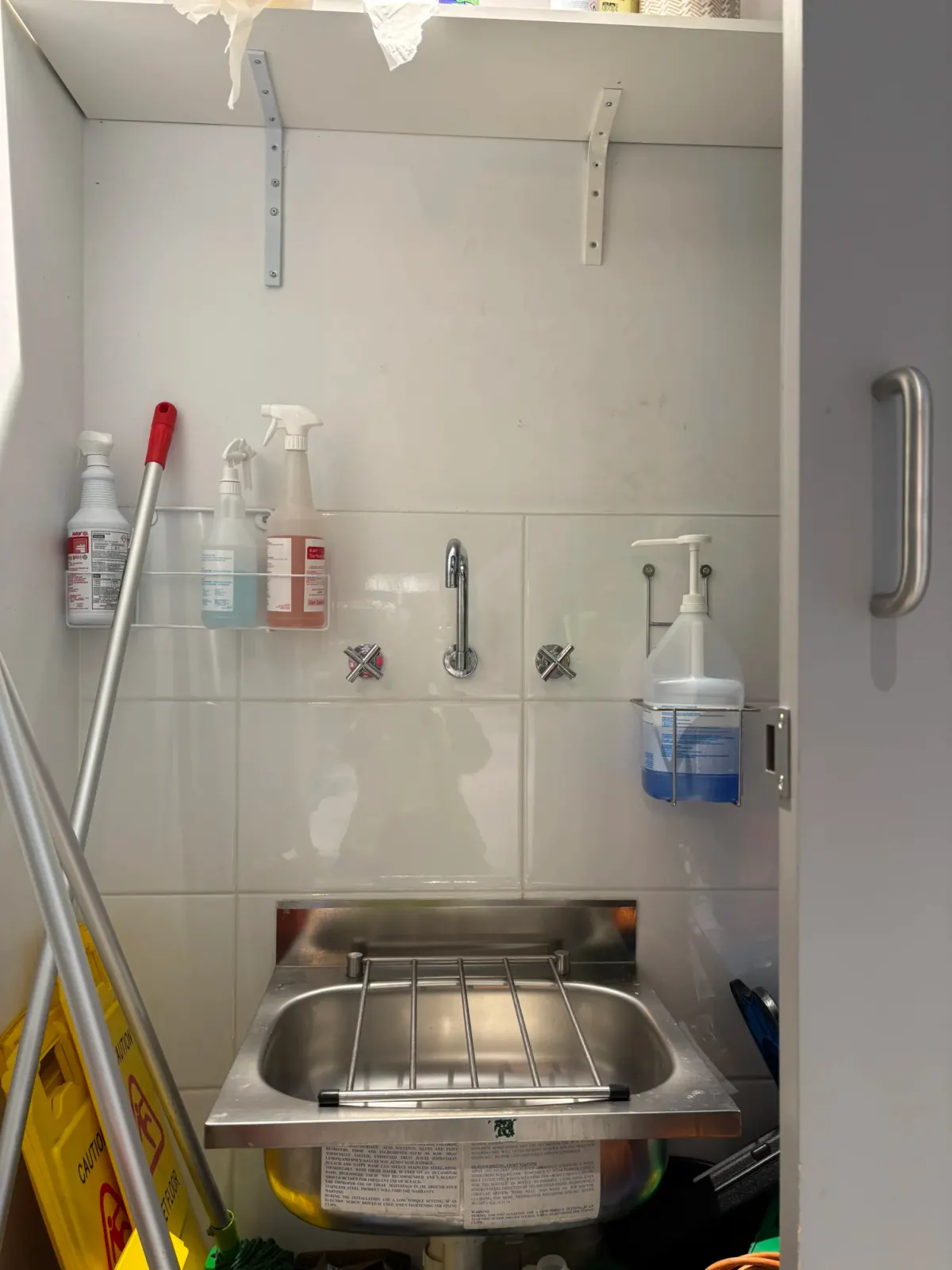 Cleaner's sink fit-off